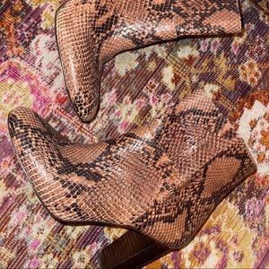 ANN TAYLOR Heeled Booties